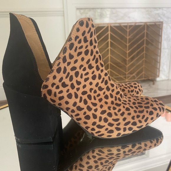 BAMBOO Shoes - BAMBOO brand leopard ankle booties 7 block heel
